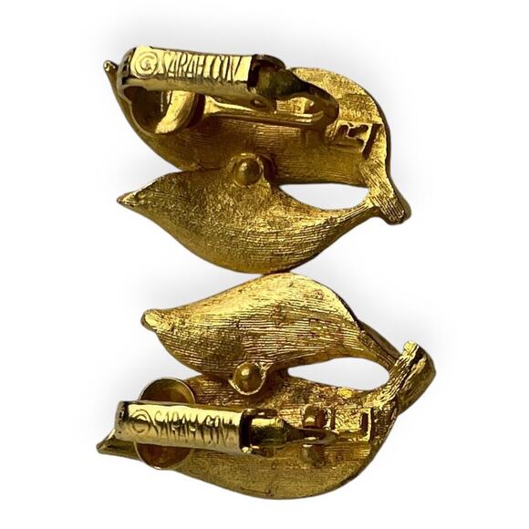 Sarah Coventry Clip On Earrings Pearlized Perfection White Enamel Goldtone Trim - Picture 7 of 8